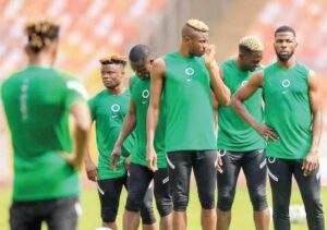 11819 Eagles training1