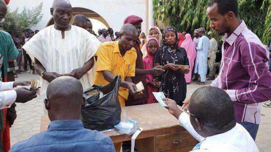 13424 barely 3 days to january 31 deadline cbn deploys 200 agents for cash swap in jigawa