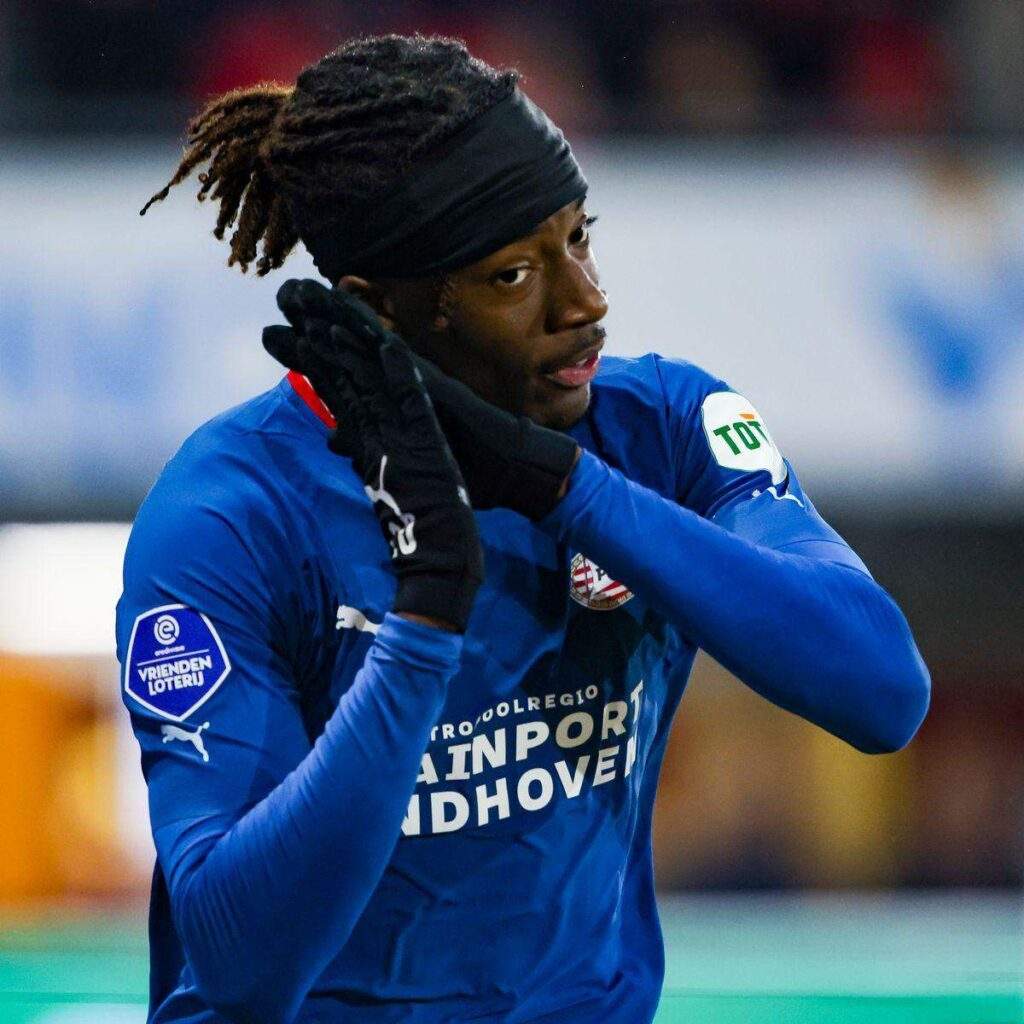 13811 transfer manchester united winger to replace chelseas chinonso madueke at psv