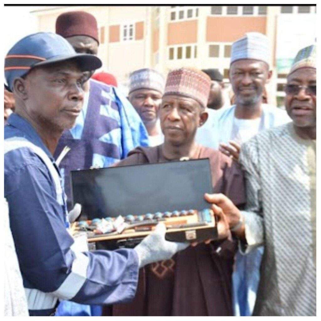 14147 fg trains 100 youths in maiduguri on modern vulcanizing services