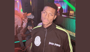 4868 dss bosss son distances mum from politicians arrest