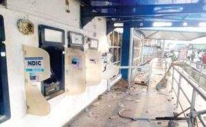 16909 One of the banks attacked by customers