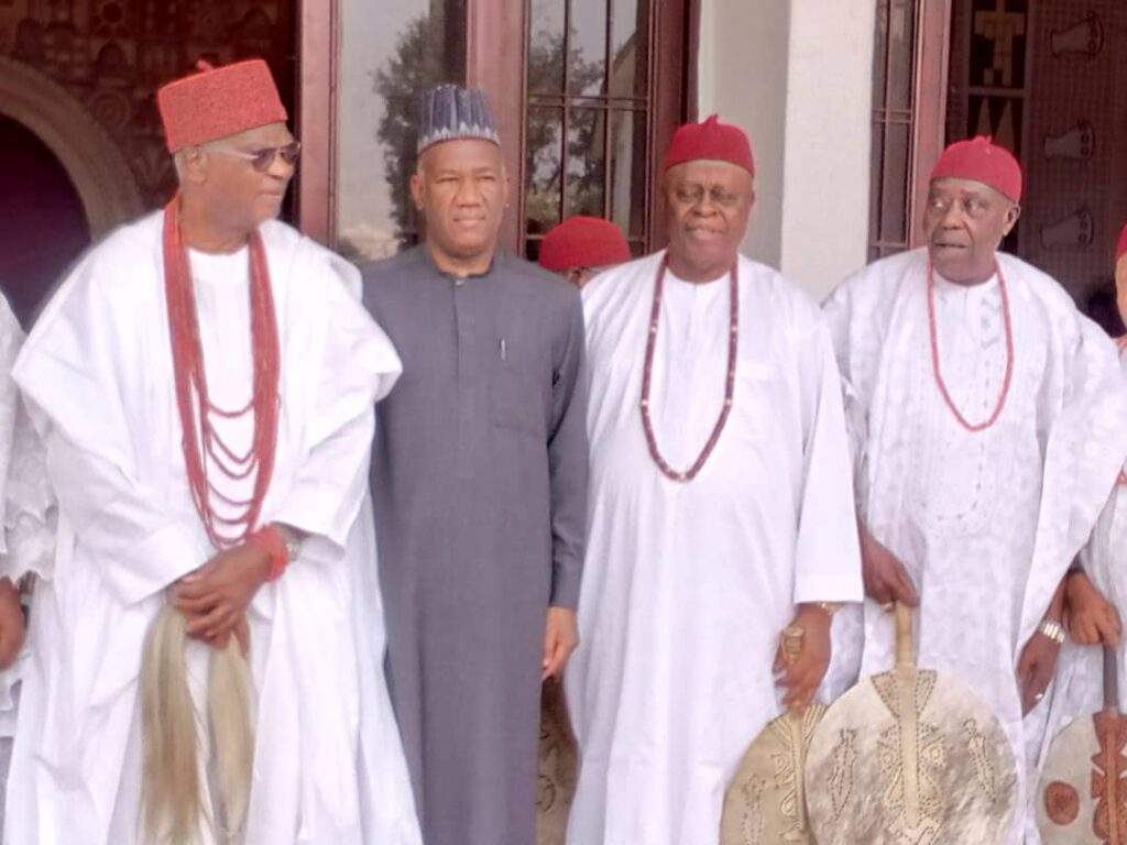 19573 naira deadline lps datti blasts buhari says president becoming a weakling
