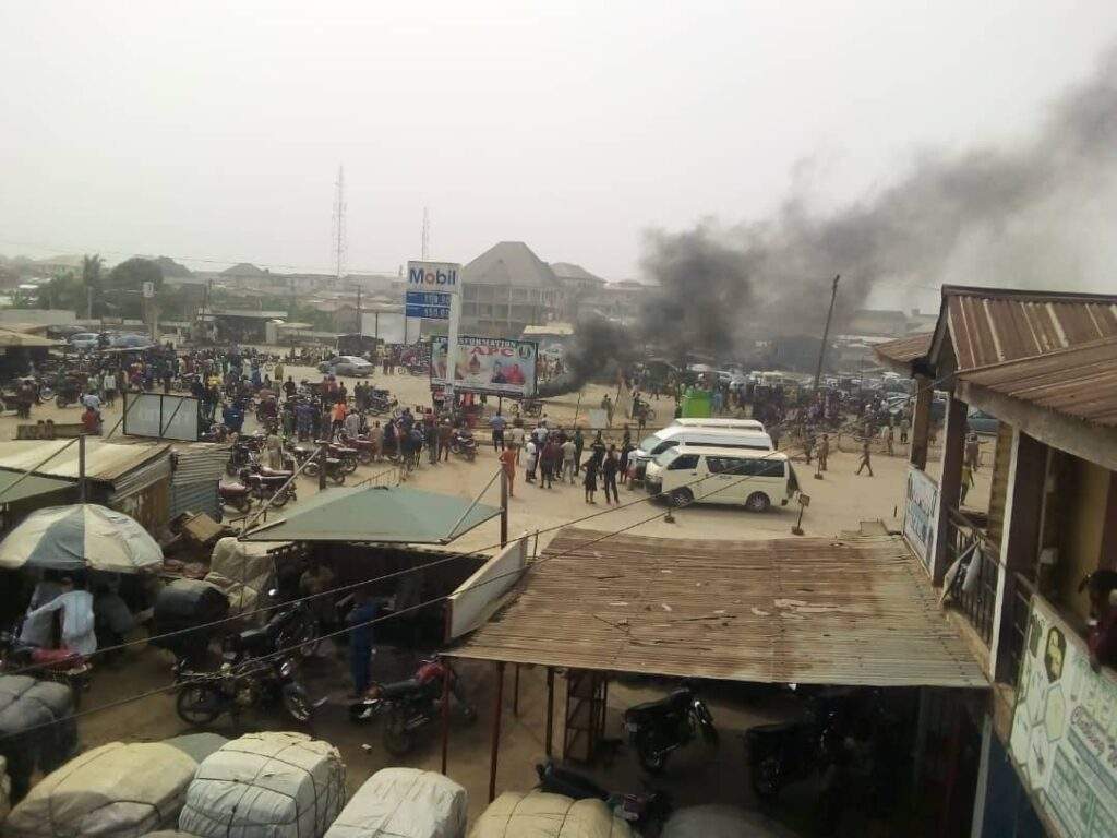 19833 New naira protest in Ore
