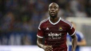 20118 epl they lack momentum cole says arsenal will finish third names team to win title
