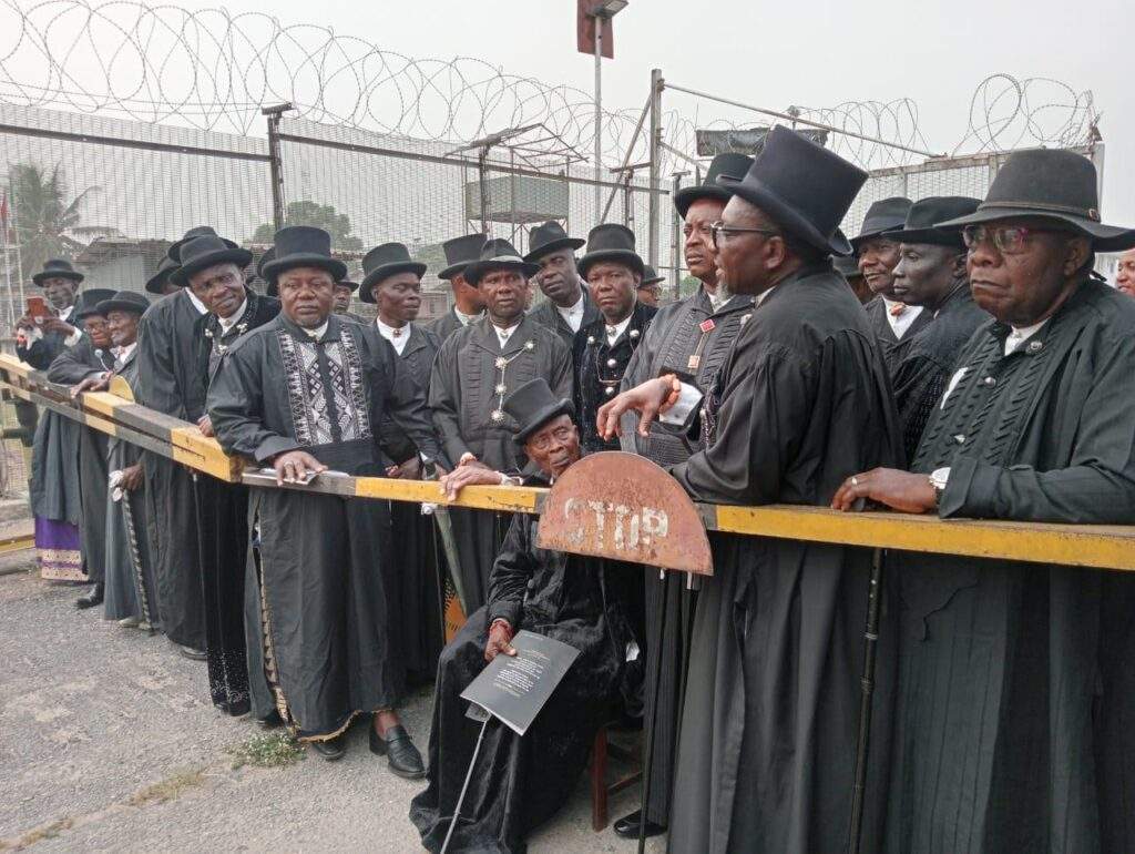 20138 twon brass chiefs picket agip company over power outage in bayelsa