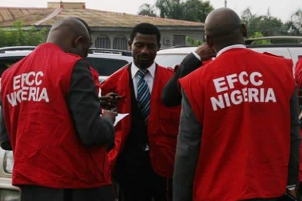 21580 efcc arrests man with n30m new naira notes