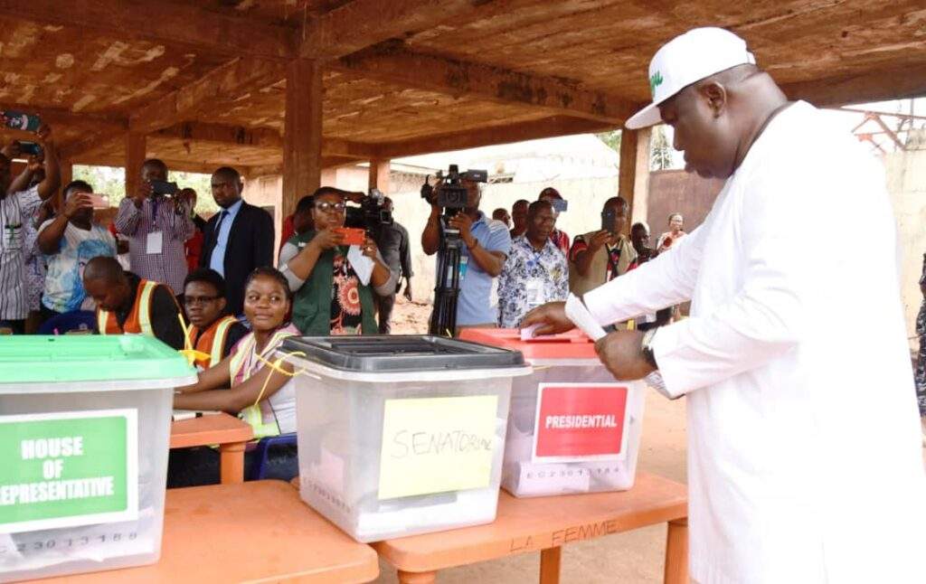 21692 nigeria decides governor ugwuanyi votes