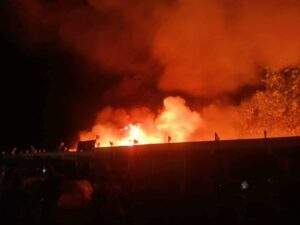 24261 apc donates n100m to maiduguri market fire victims