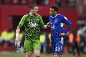 25031 johnson rescues forest in crucial everton draw