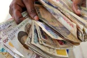 25924 collecting old naira notes from banks risky banker warns