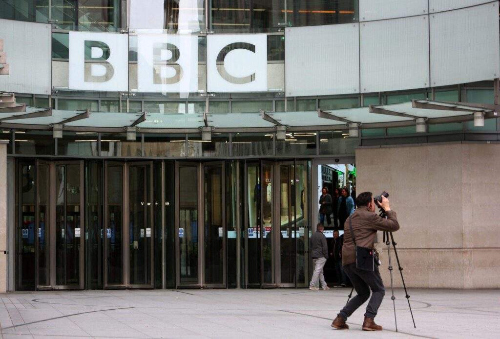 27978 sunak seeks solution as lineker removal sparks bbc sport chaos