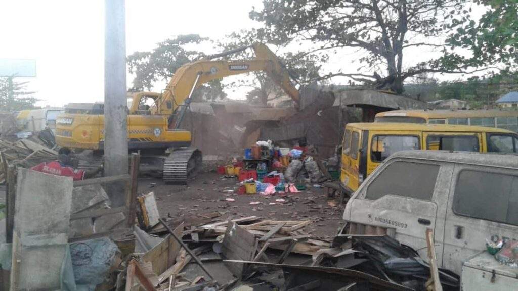 29345 fcta demolishes makeshift settlement market in garki area 1