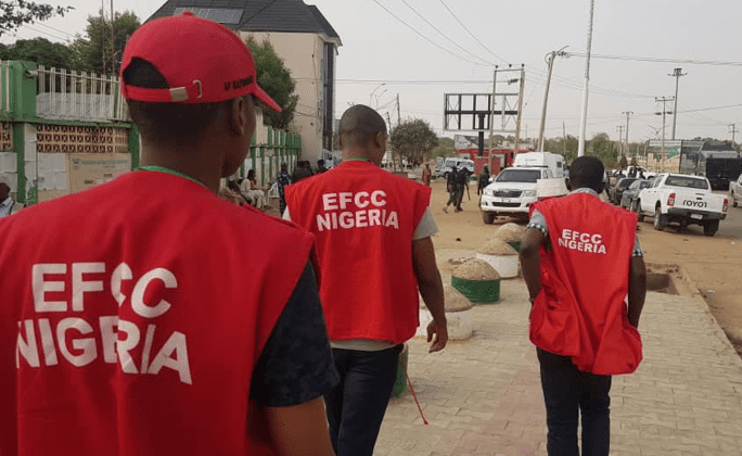 29670 efcc arrests 21 internet fraudsters in abuja
