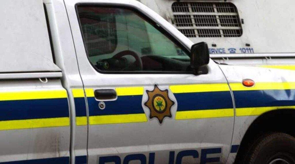 29862 policeman guns down wife lover reports self