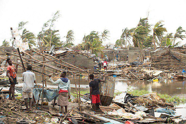 30867 zambia dispatches humanitarian aid to malawi