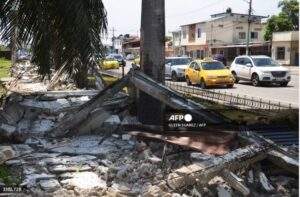 31513 ecuador quake kills 12 people says presidency