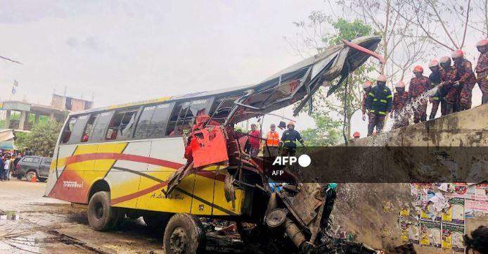 31697 17 killed in bangladesh bus crash