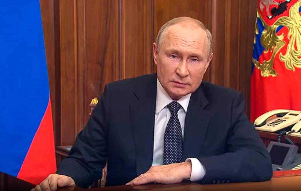 32379 moscow says it is calmly considering putins icc arrest warrant