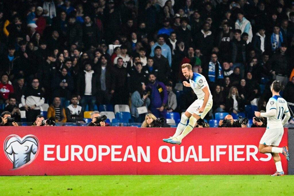 34082 kane breaks england all time goal record with italy strike