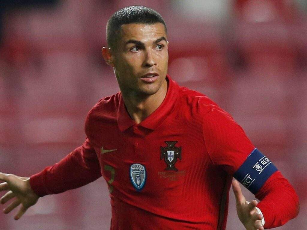 35167 ronaldo sends message to bader al motawaa after surpassing world record