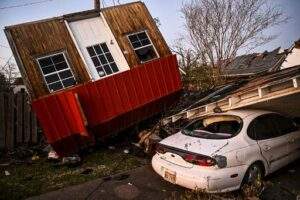 35194 at least 25 killed in us as tornado hits mississippi