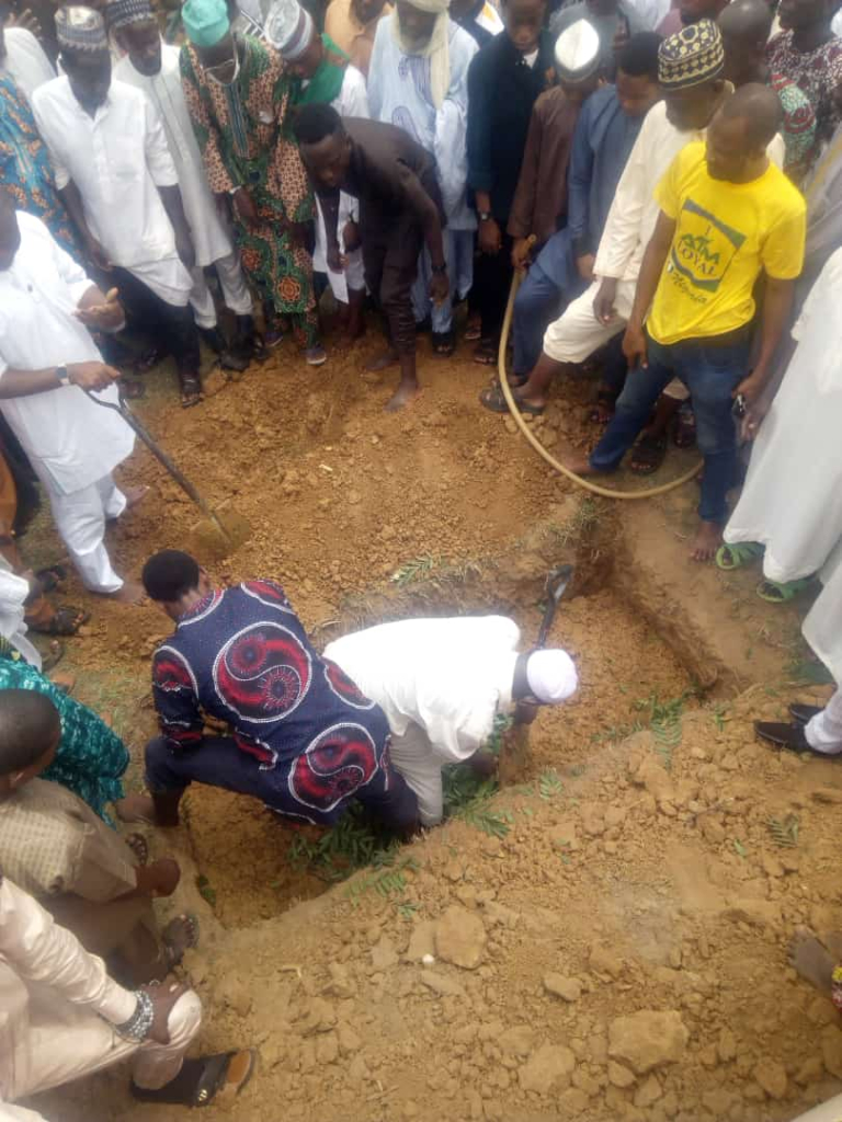 35460 balogun mumini of yorubaland adesokan buried amid tears in ibadan