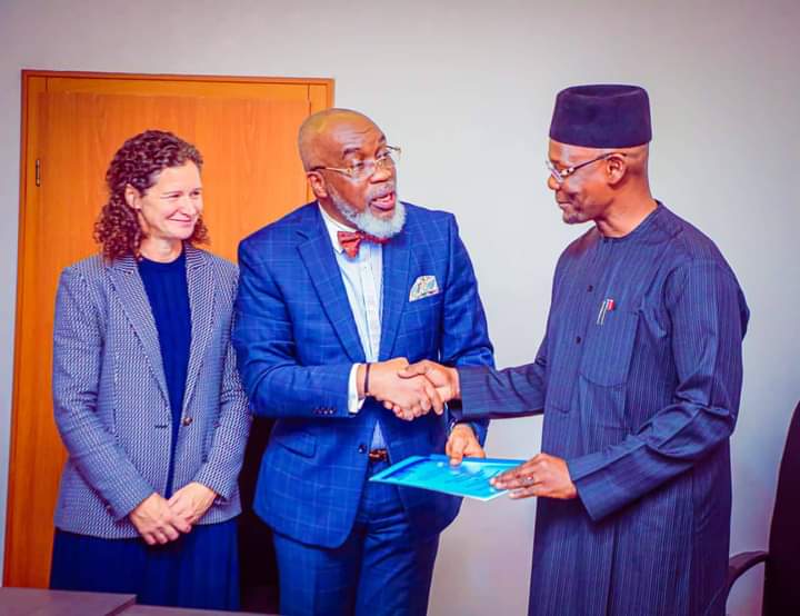 35886 nasarawa govt partners uk on 4000 bed hostel for varsity