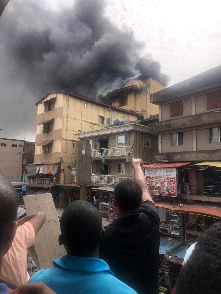 36466 fire razes building in lagos market