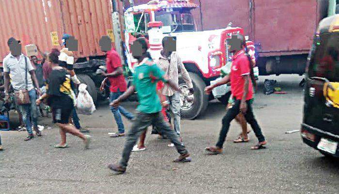38614 ndi agbero hijack onitsha as helpless traders motorists groan