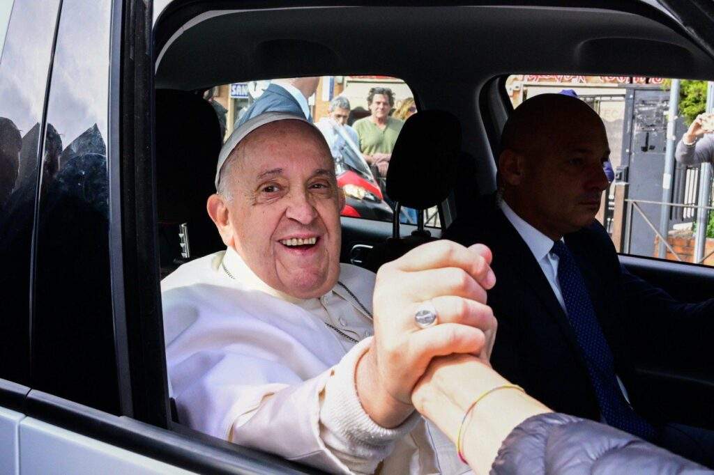 38797 im still alive pope francis jokes as he leaves hospital
