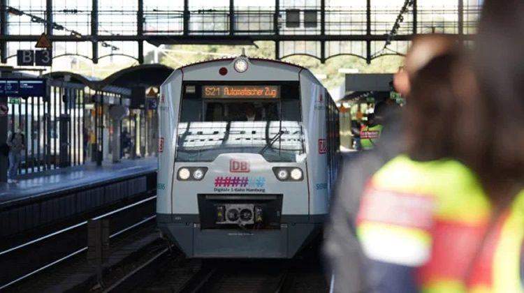 40350 dozens injured after train derails in netherlands