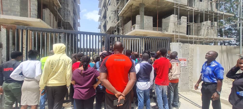 45225 pictorial lagos taskforce bars journalists from accessing site of collapsed building