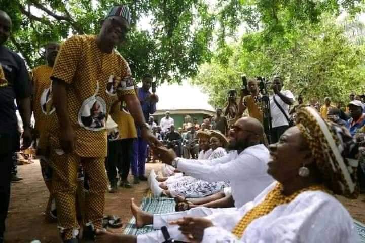 46290 gov ortom others attend pastor enenches father in laws burial photos