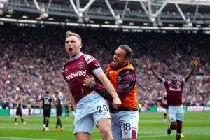 47109 arsenals two goal lead slips in draw against struggling west ham