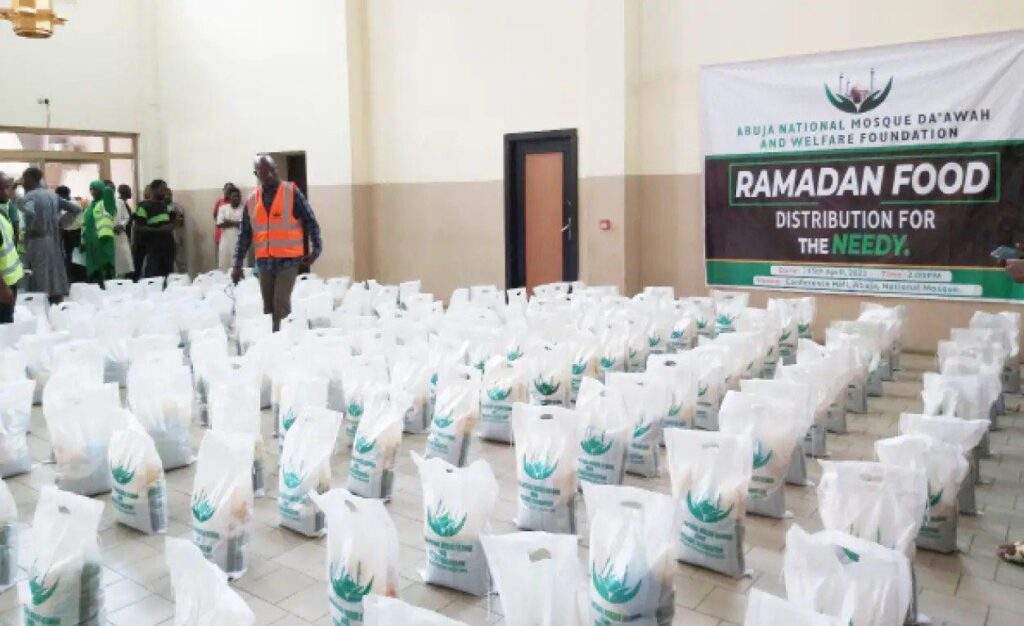 47644 ramadan abuja national mosque donates food to 400 idp muslims