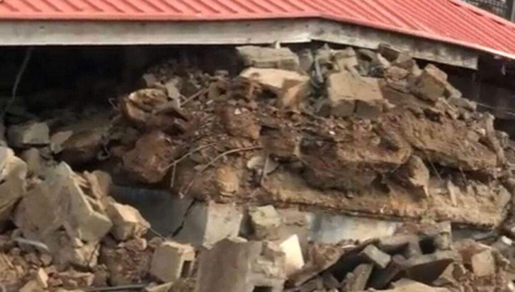 50447 breaking building collapses in sango police barracks ibadan