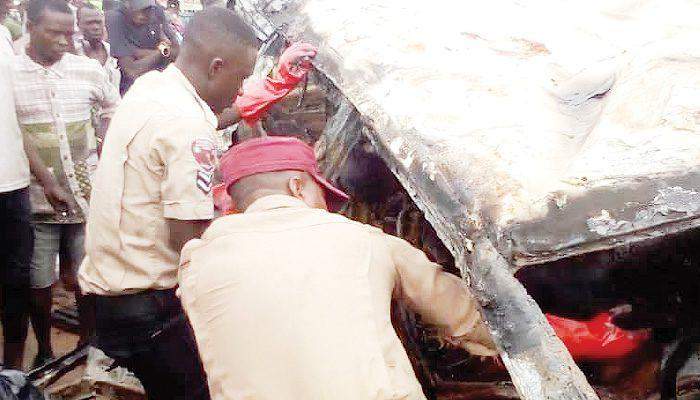 51280 two children five others burnt to death in lagos ibadan highway crash