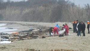 51589 over 20 feared dead in italy shipwrecks