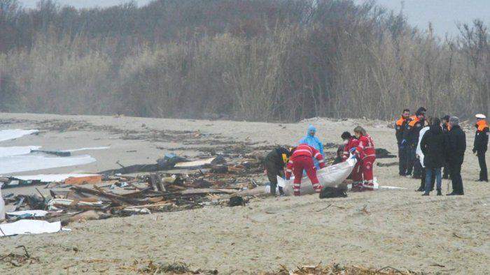 51589 over 20 feared dead in italy shipwrecks