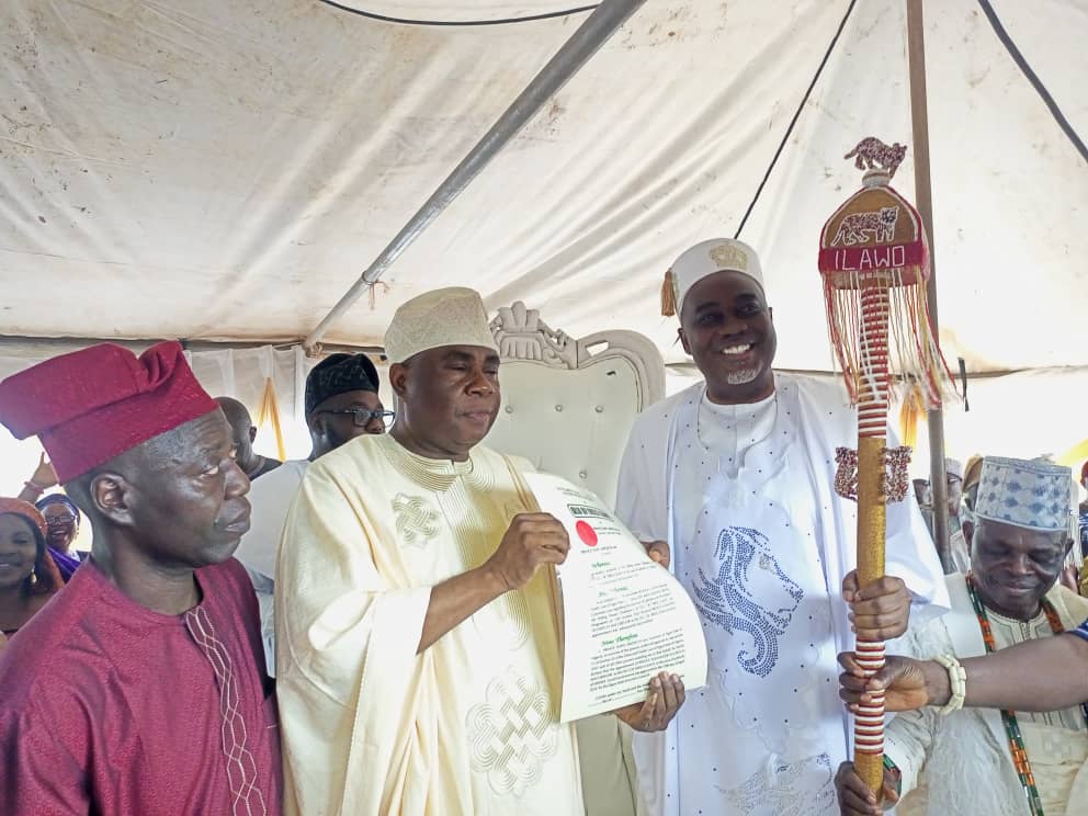 52095 gov abiodun installs macgregor as new monarch of orile ilawo