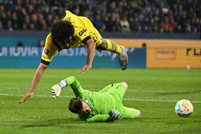53991 dortmund stalemate gives bayern bundesliga title advantage