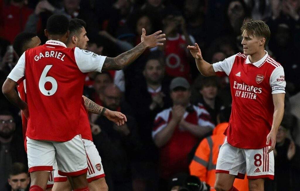 56105 epl arsenal go back on top after 3 1 win over chelsea