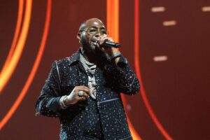 59661 davido celebrates as supreme court upholds adelekes election victory