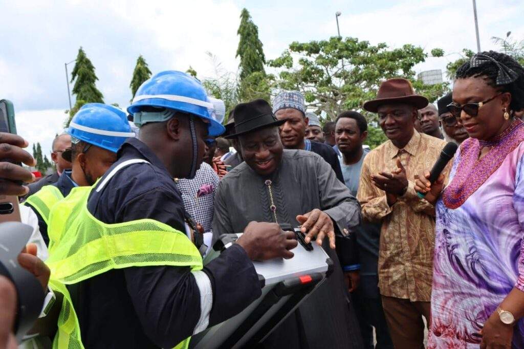 59698 former president jonathan inaugurates nasenis empowerment training for 100 youths in bayelsa
