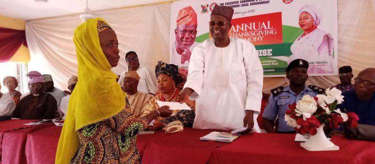 60695 lg chairman donates cash to 40 widows land to can in lagos