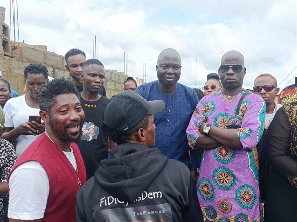 61569 mr latin barred from paying his last respects to murphy afolabi by area boys