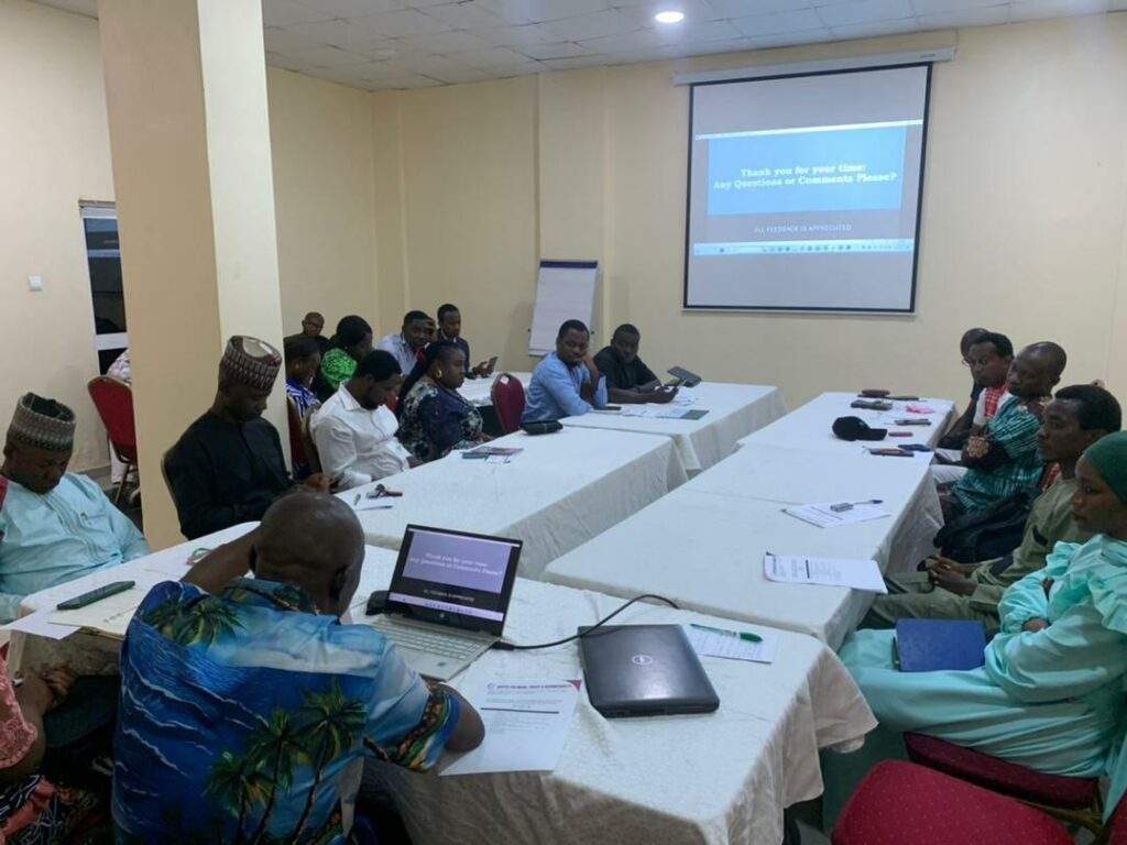 65033 centre for media policy and accountability urges nigerian journalists to join anti corruption fight