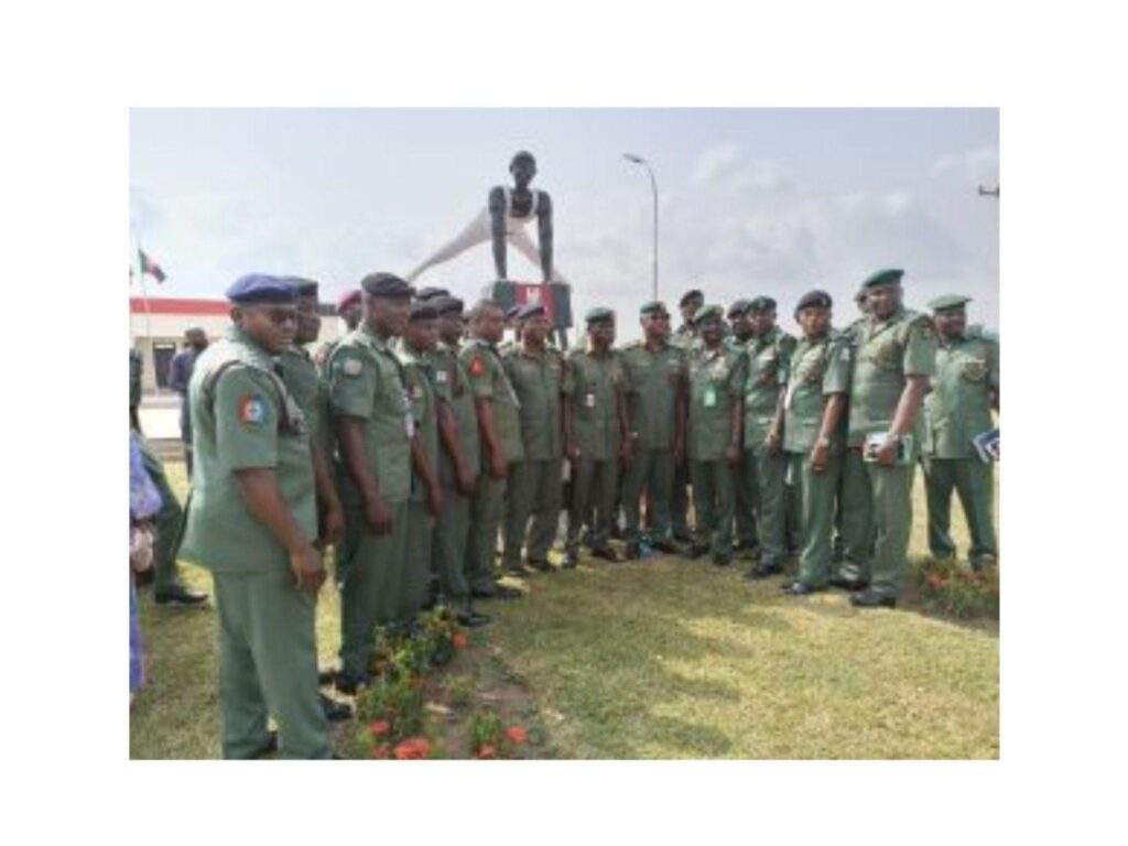66402 nigerian army honours late major with statue