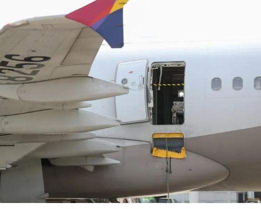 67114 man explains why he opened airplane door midair on asiana airlines flight 67114 man explains why he opened airplane door midair on asiana airlines flight